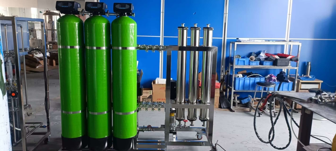 380V 300L par heure 2 étape RO EDI usine de traitement de l'eau pour laboratoire hospitalier