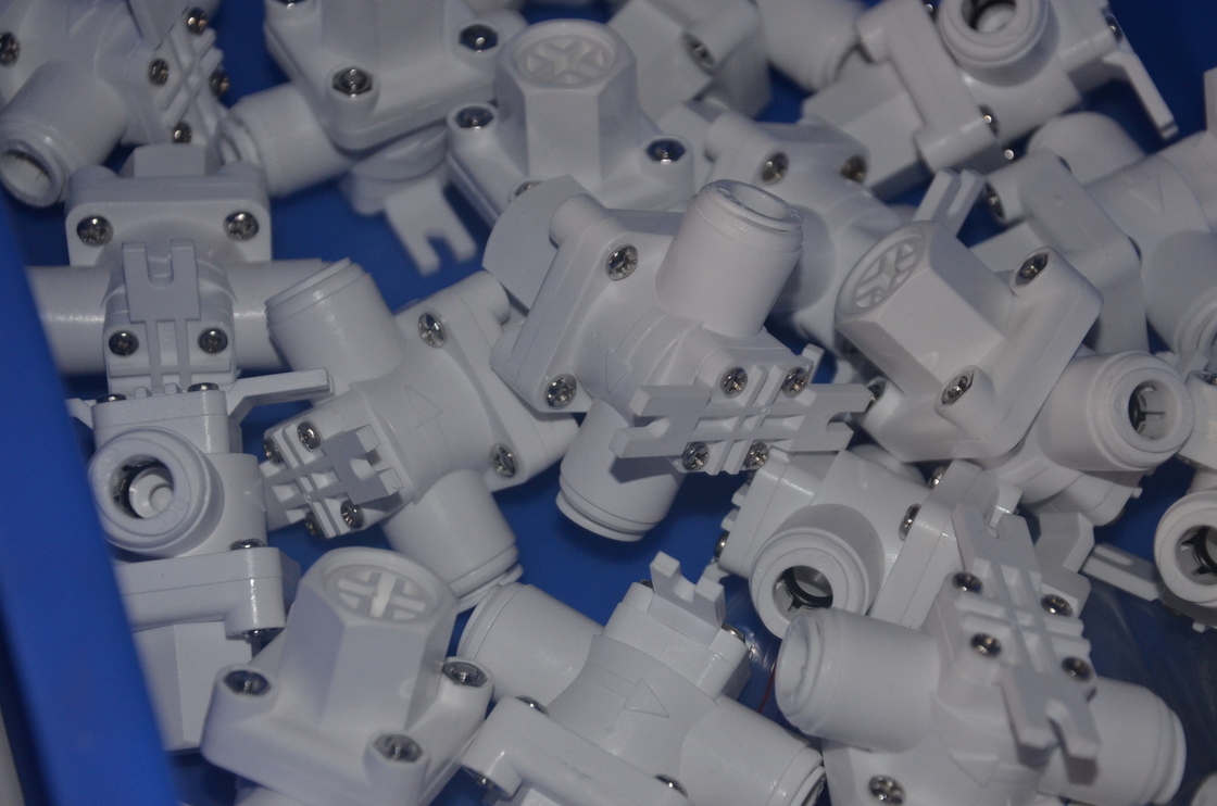 Connecteurs convenables en plastique pour des accessoires de système des systèmes de traitement de l'eau de RO RO